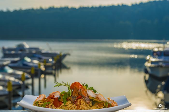 matena moments / Business