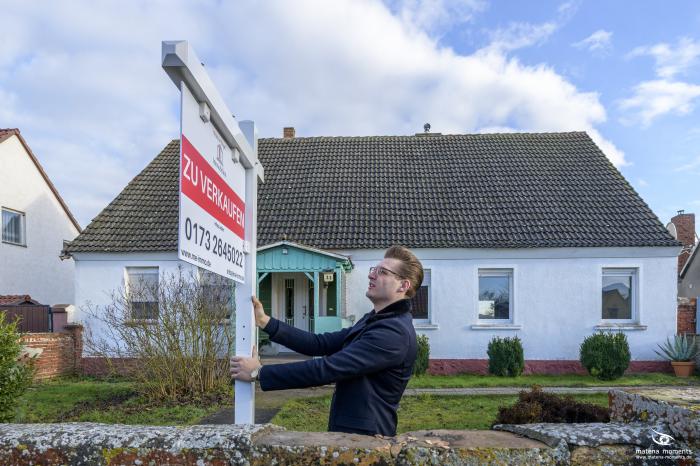 matena moments / Business