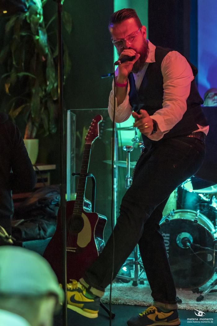 matena moments / Business