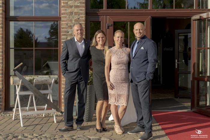 matena moments / Business