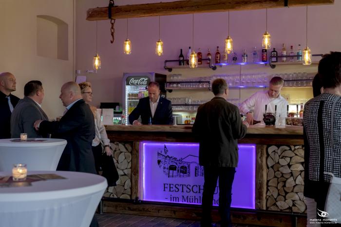 matena moments / Business