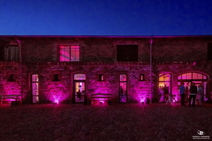 matena moments / Business