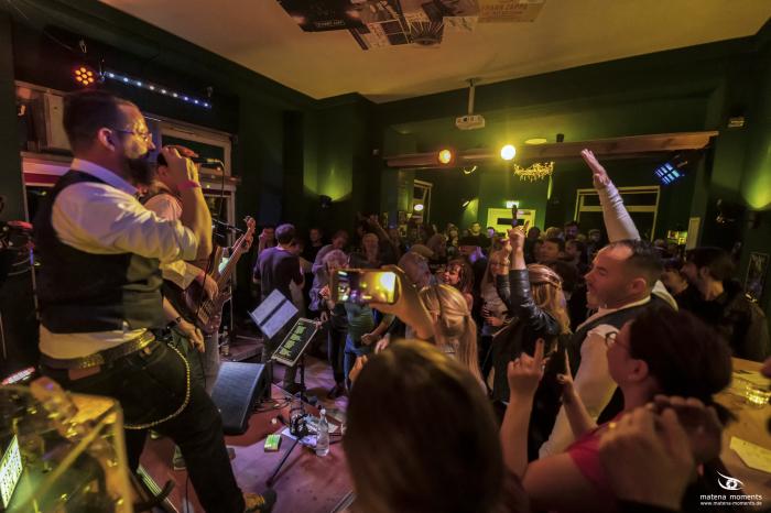 matena moments / Business