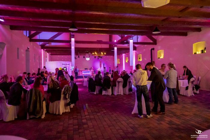 matena moments / Business