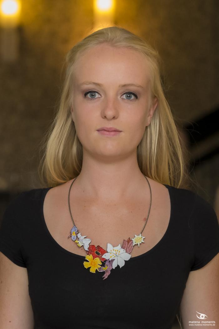 matena moments / Business