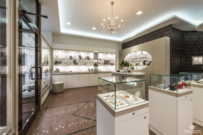 matena moments / Business