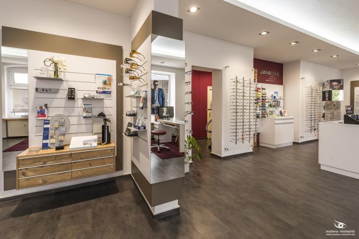 matena moments / Business