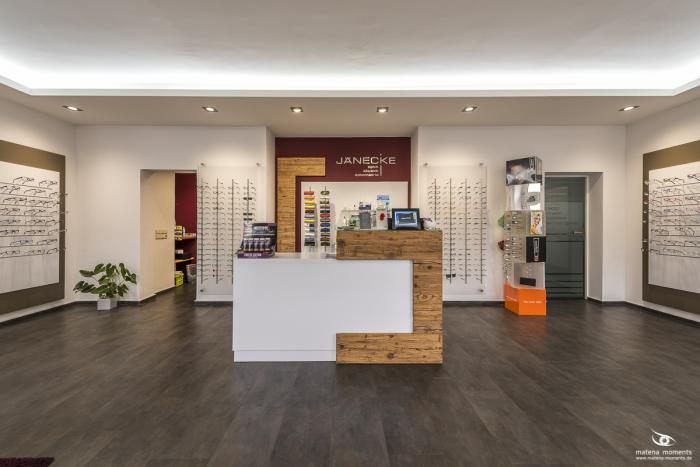 matena moments / Business