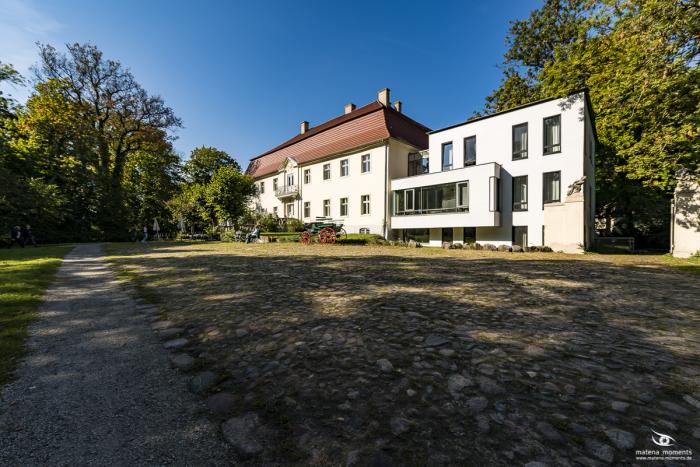 matena moments / Business