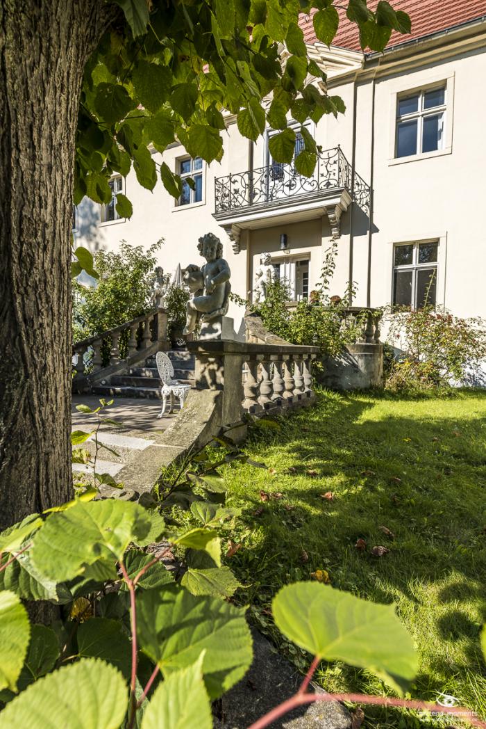 matena moments / Business